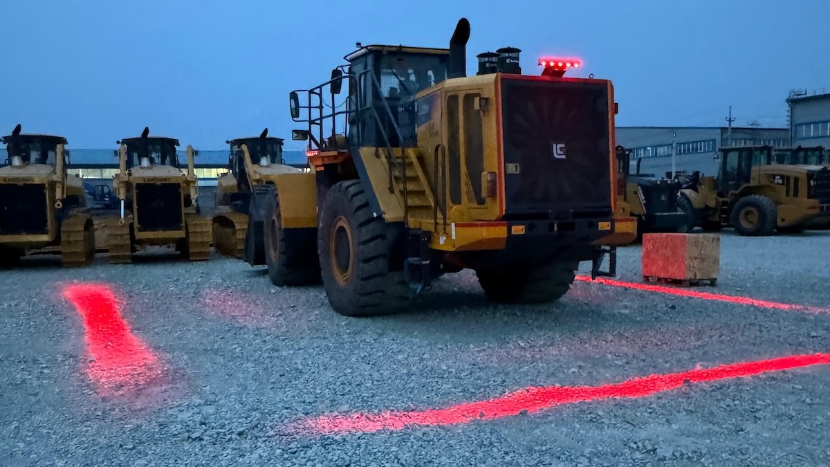 Красные линии по периметру (с трех сторон)